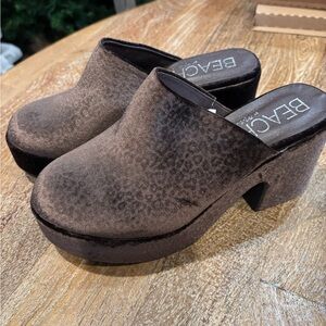 Women's Brown leopard print Clogs